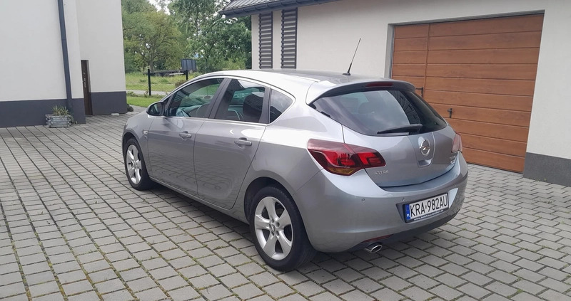 Opel Astra cena 26900 przebieg: 213000, rok produkcji 2010 z Sułkowice małe 301